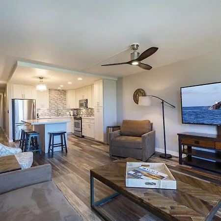 4-309 Kamaole Sands**Newly Remodeled** Steps To Kamaole 3 Beach!